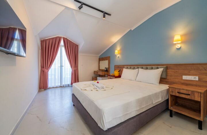 Deluxe Honeymoon Room